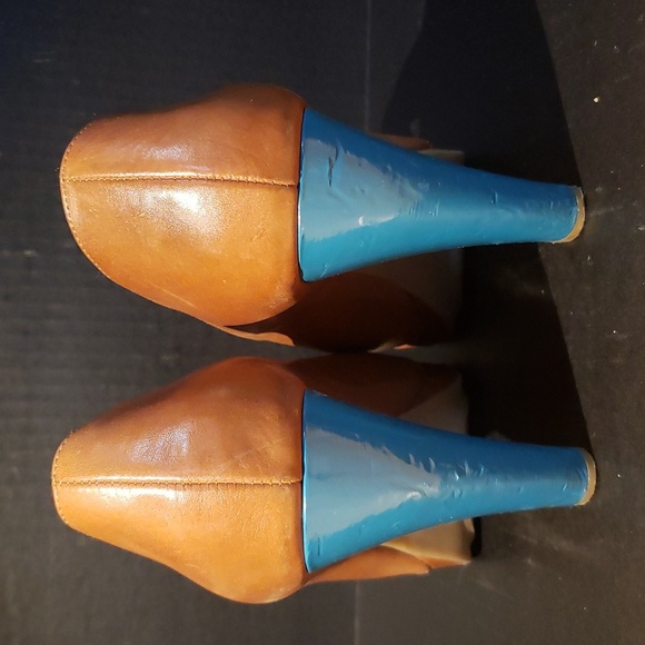 Kenneth Cole Reaction Peep Toe Platform Pump - Picture 4 of 10